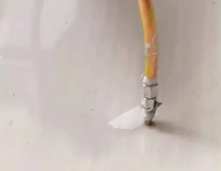 乡宁瓷砖空鼓维修公司专业解答在瓷砖铺贴过程中，如果使用的砂料过粗（如全部使用了粗砂），可能会导致以下问题